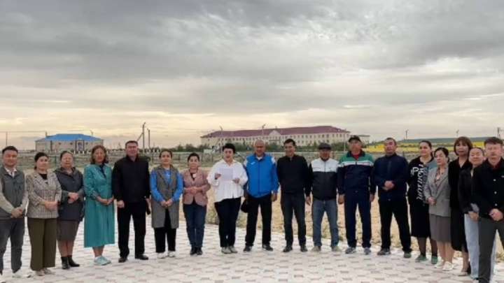 «Роза Рымбаеваның концертінен басталған дау». Маңғыстаулық мұғалімдер мектеп директорынан қысым көрген