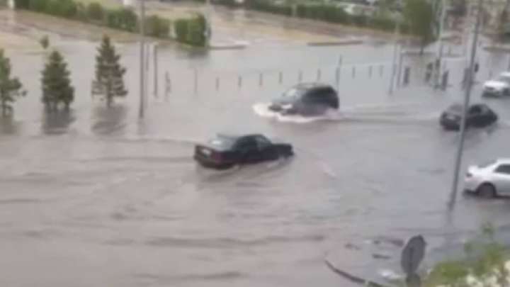 Жаңбырдан кейін Астанада бірқатар көшені су басты (ВИДЕО)