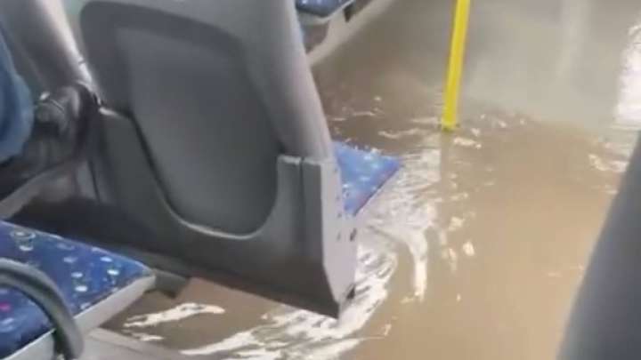 Астана көшелерін екінші күн қатарынан су басты (ВИДЕО)