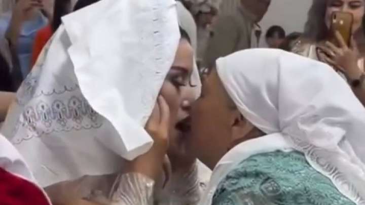 «Ұят тірлік». Үйлену тойда көрсетілген дәстүр желі қолданушыларының талқысына түсті