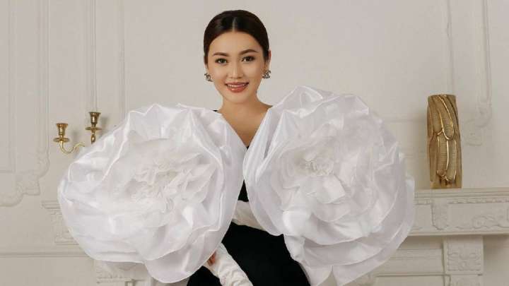 Ерке Есмахан енесінің сұлулығына тамсанды