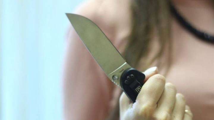 БҚО-да жанжал кезінде күйеуін пышақтаған әйел сотталды