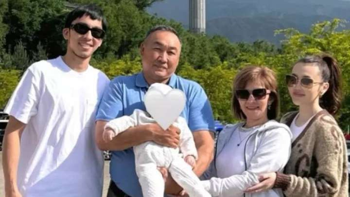 «Разылығын алуға барымды саламын»: Ерке Есмахан ата-енесімен қарым-қатынасы туралы айтты