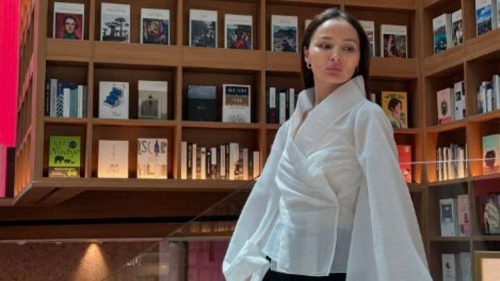 «Уақыты келді емес пе?»: Жұлдыз Әбдікәрімова қазақ тіліндегі кітаптар жайлы мәселе қозғады