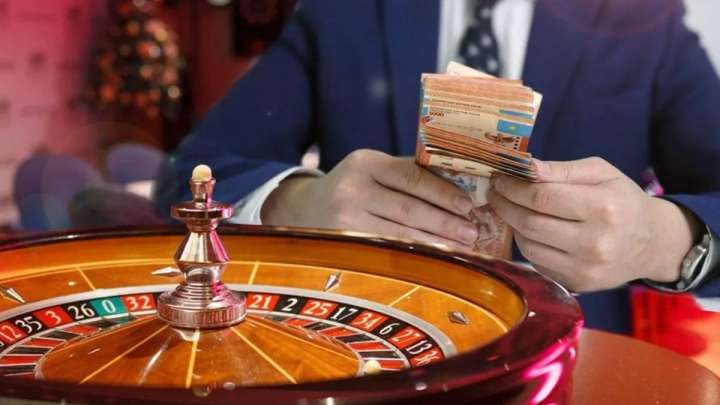 Бәс тіккен мемлекеттік қызметші жұмыстан қуылады – жаңа заң қабылданды