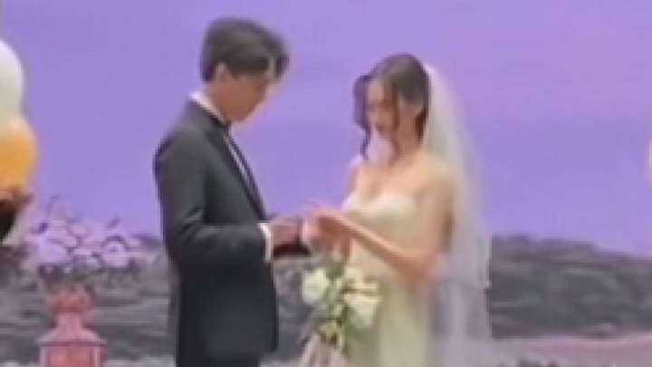 «Димаш үйленді». Желі қолданушылары Димаш Құдайбергенге бақыт тілеп жатыр