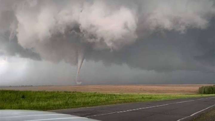 Ресейде болған торнадо біраз елді жарықсыз қалдырды