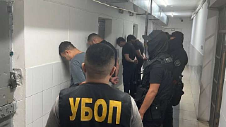 Тойда тапанша, автоматпен оқ атқан блогер ұсталды