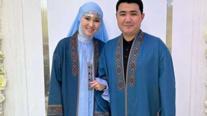 «Өте қорқынышты». Талғат Жорабаевтың әйелі хиджабын шешкен қыздардың әрекетін сынады