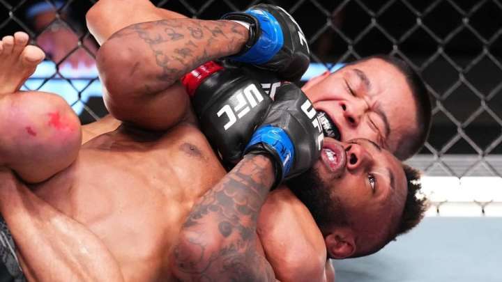 Асу Алмабаев UFC турнирінде қарсыласын жеңді