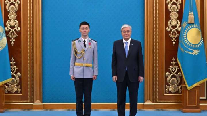 Суға батқан адамдарды құтқарған атыраулық полицейлер марапатталды