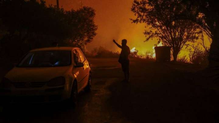 Қазақстандық туристер Грекиядағы туристік аралды өртеп жіберді