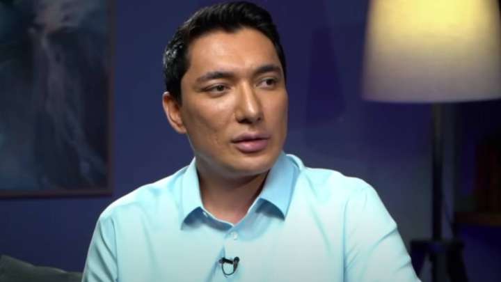 «Гелендваген сыйлады». Әлішер Каримов Құлыбаевтың анасымен тығыз байланыста болғанын айтты