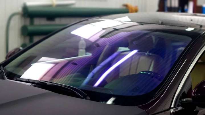 Көліктің алдыңғы терезесін қараңғылауға рұқсат берілуі мүмкін