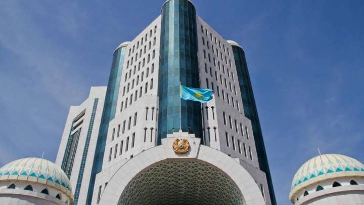 Парламент депутаттары каникулға кетті