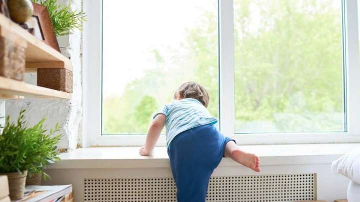 Астанада жыл басынан бері 15 бала терезеден құлады