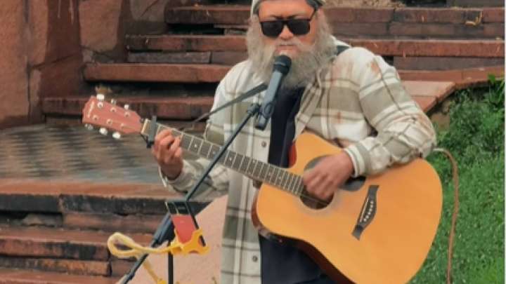 «Көшенің әншісі». Төреғали Төреәлі тағы да жұртты шулатты