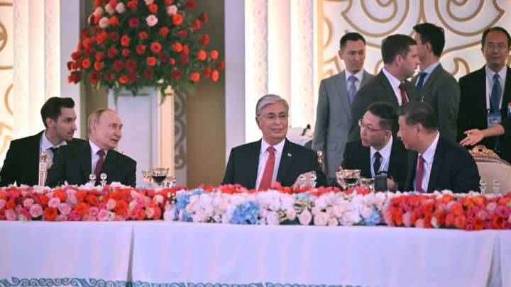 ШЫҰ саммитіне келгендер кешкі ас форматында концерт тамашалады