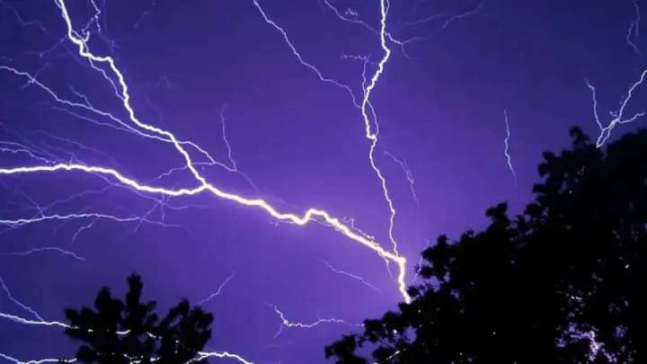 БҚО-да ресейлік әйелге найзағай түсіп, қаза болды