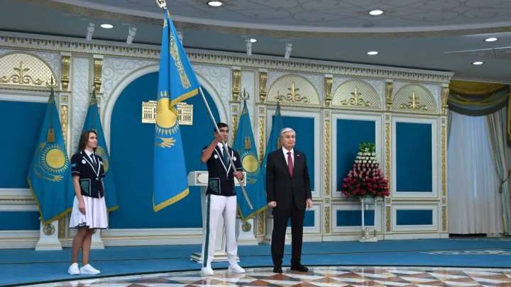 Тоқаев Олимпиадаға қатысатын Қазақстан құрамасының мүшелеріне Мемлекеттік туды тапсырды