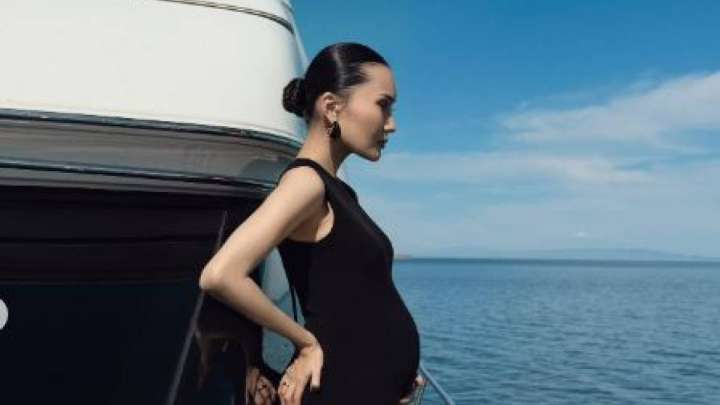 Айсәуле Бақытбек үшінші баласына жүкті екенін айтты