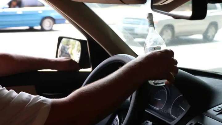 Мас күйінде көлік жүргізген әкім жұмысынан қуылды