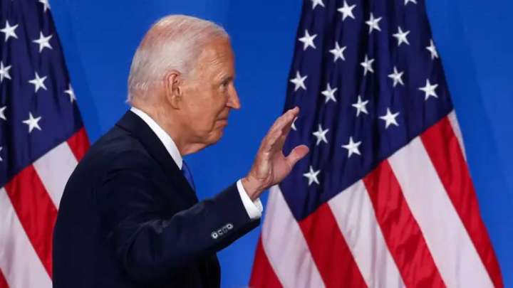 Байден сайлауға қатысудан бас тартты