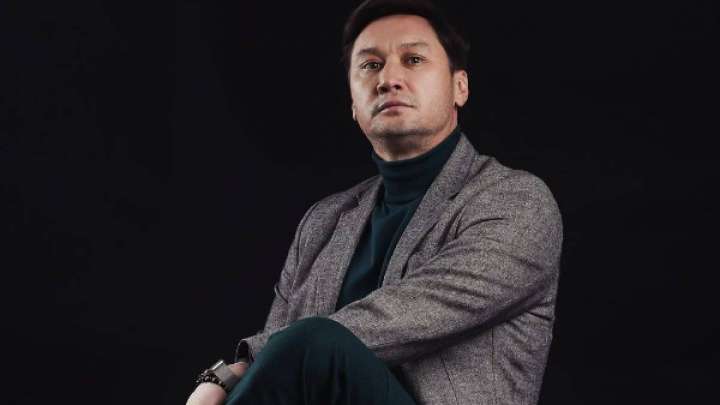 «Әуре болмаңдар». Азамат Сатыбалды шеруге шыққан «Қазақфильм» қызметкерлеріне үндеу жасады