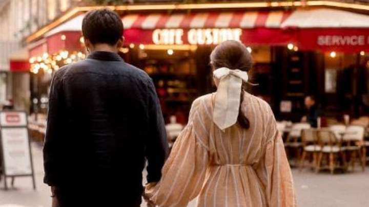 «Қазақтың заманауи махаббат символы»: Ерке Есмахан Raim-мен Парижде түскен суреттерін жариялады