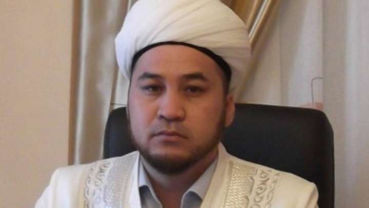 Қостанайдың бас имамы ішімдік ішіп, 15 күнге қамалды