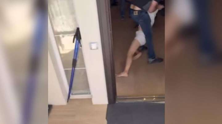 Марат Әйтенов экс-әйелін үйден неге сүйреп шығарғанын түсіндірді