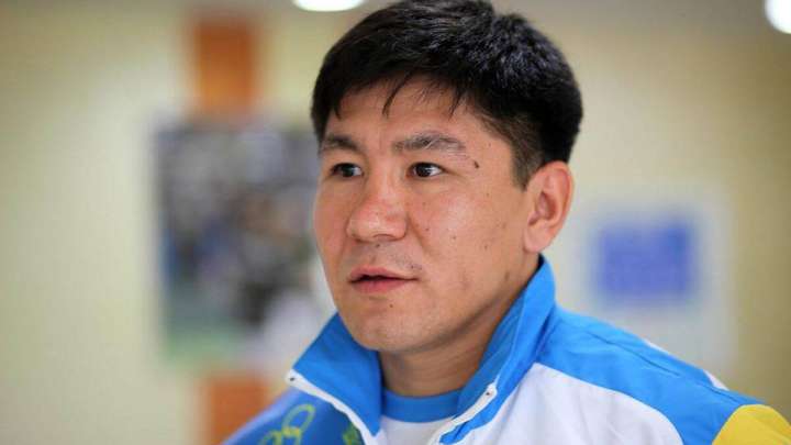 «Не істеп шұбырып жүрсіңдер?!»: Бақыт Сәрсекбаев Олимпиадаға қатысып жатқан боксшыларды сынап тастады