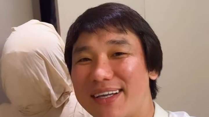 Неғылған ару? Қайрат Нұртас желіде хиджаб киген қызбен видеосын жариялады