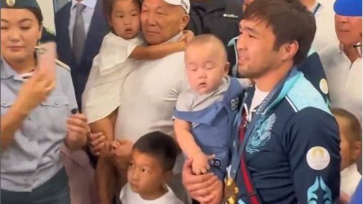 Елдос Сметов пен Ғұсман Қырғызбаев Алматыға оралды