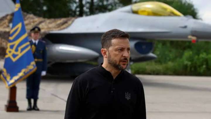 Украинаға уәде етілген F-16 ұшақтарының алғашқы легі жеткізілді