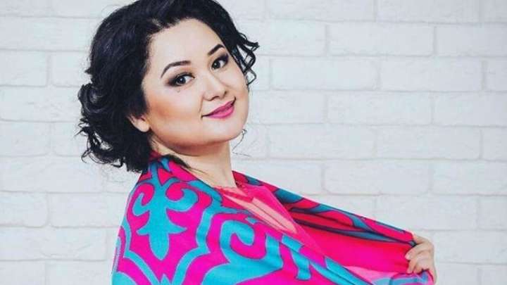 «Түнімен ұйқы жоқ». Роза Әлқожа үй ішімен ковид жұқтырғанын айтты