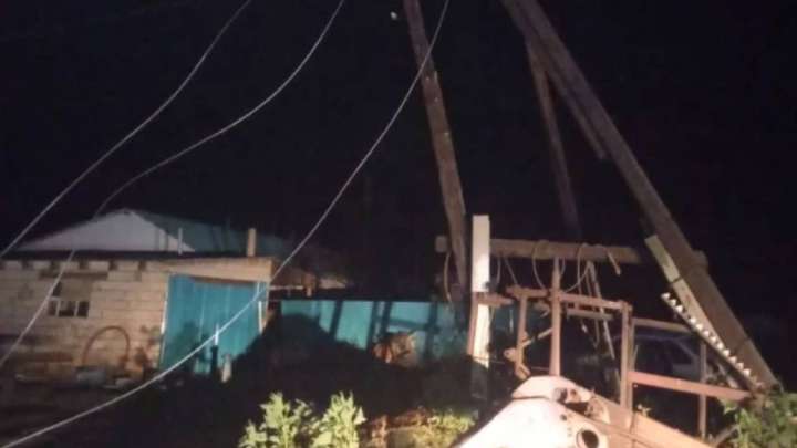 «Ауылды төңкеріп тастады». Ақтөбе облысындағы дүлей дауыл жайлы куәгерлер айтып берді