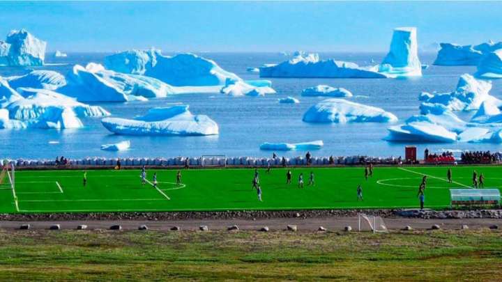 Айсбергтердің фонындағы футбол. Гренландия чемпионатынан ерекше сурет жарияланды