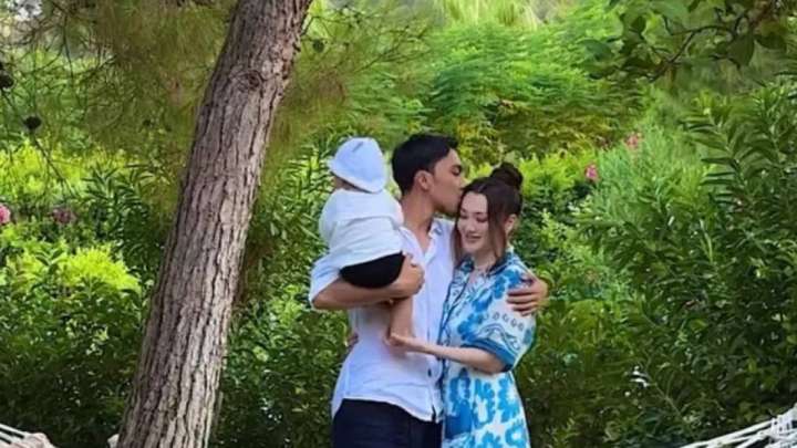 «Сіздерге қарап проблемаларымды ұмытамын»: Ерке мен Raim-ның видеосы көпшілікті сүйсіндірді