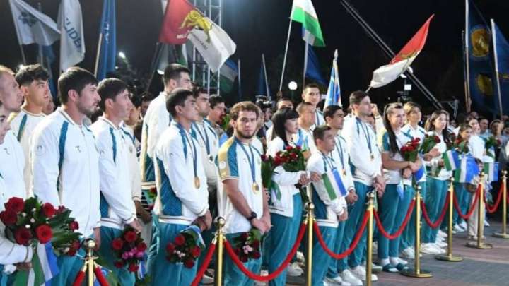 Көлік, коттедж: Өзбекстан Парижде атой салған спортшыларын қалай марапаттады