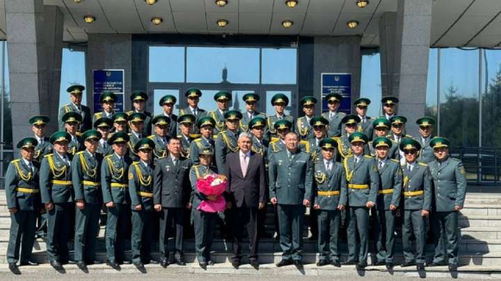 Шығыс Қазақстан облысының әкімі жас офицерлермен кездесті