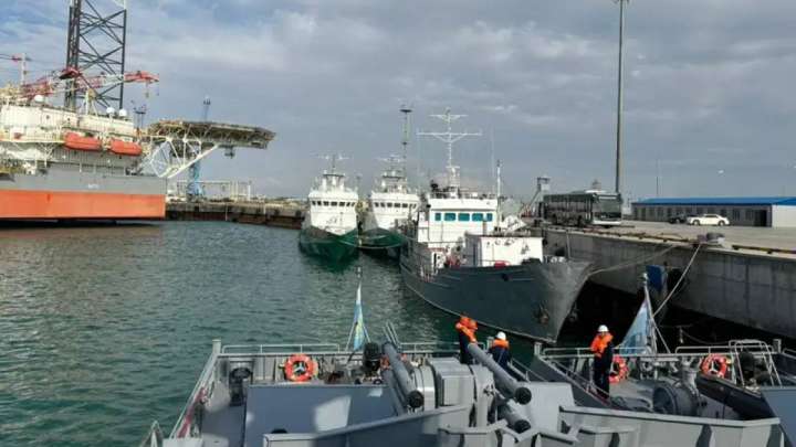 Қазақстан Каспий теңізіне алып әскери кеме шығарады