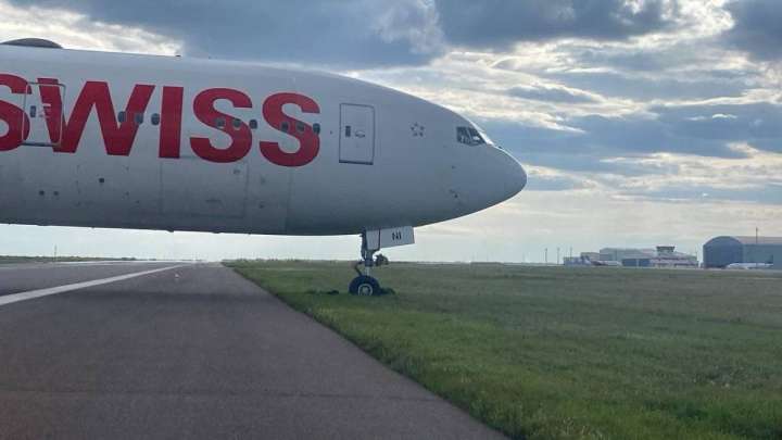 Астанада шұғыл қонған ұшақ жолаушысының жағдайы ауыр