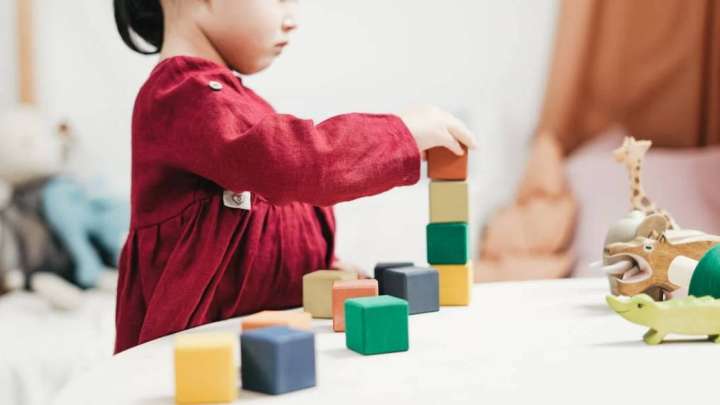 Балабақша директоры айыппұлдарын төлеу үшін қызметкерлерден ақша жинаған