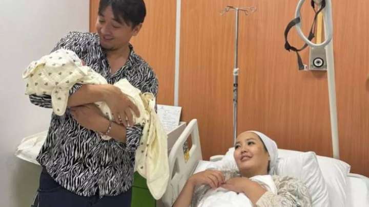 «Меломен» тобының әншісі бесінші баласы дүниеге келгенін айтты