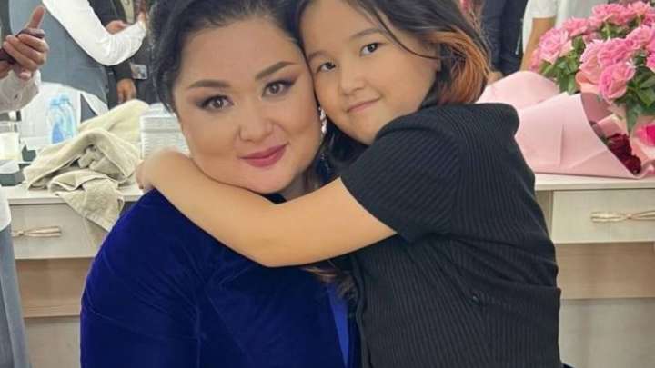 Роза Әлқожа балаларын ақылы мектепке бергеніне өкінгенін айтты