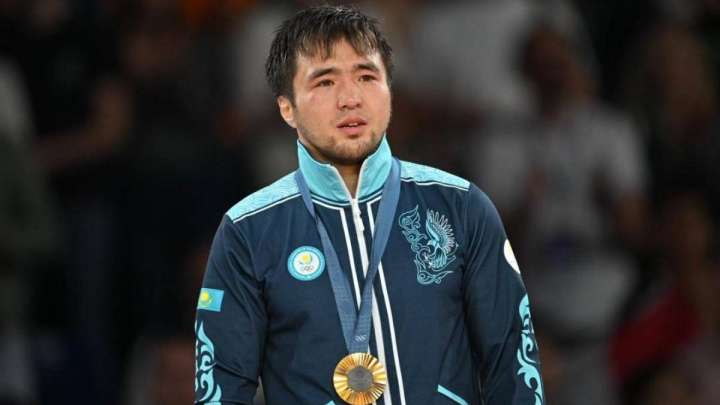 Елдос Сметов өзі туралы кино түсіреді