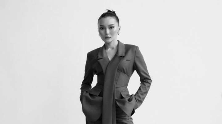 «Ақтап алу мүмкін емес»: Айсәуле Бақытбек әкесімен қарым-қатынасы жайлы айтты