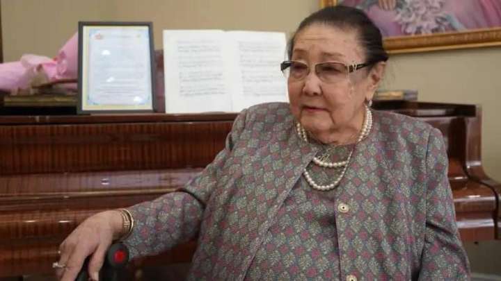 Халық әртісі Бибігүл Төлегенованы Air Astana қызметкері ыңғайсыз жағдайға қалдырған