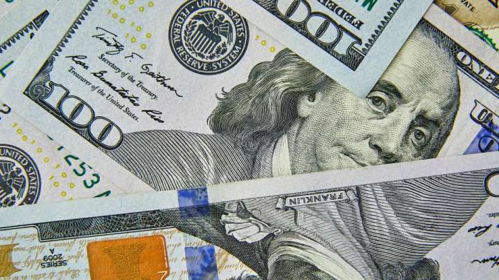 Ақша айырбастау орындарында доллар қанша теңгеден саудаланып жатыр?